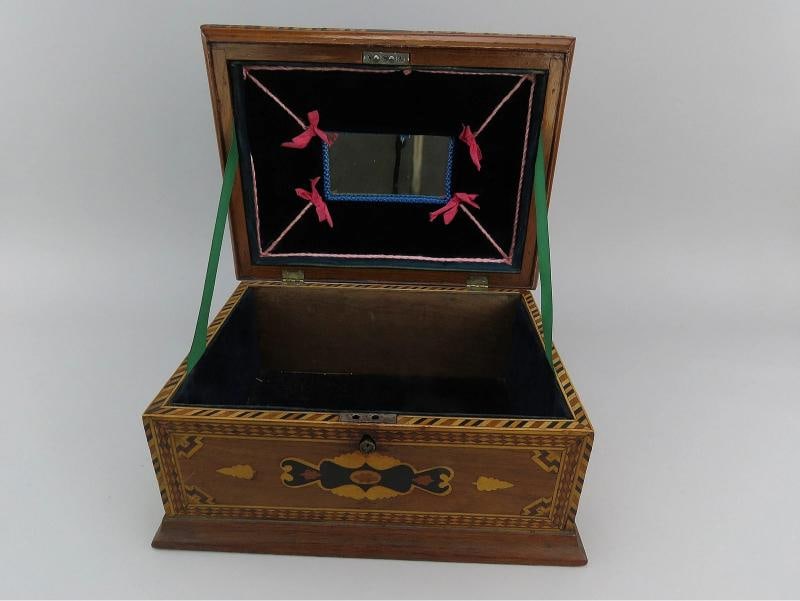 c1860s Rare Marquetry Inlay Sailor's Box Ditty Box Sewing Box w Interior Tray - 8