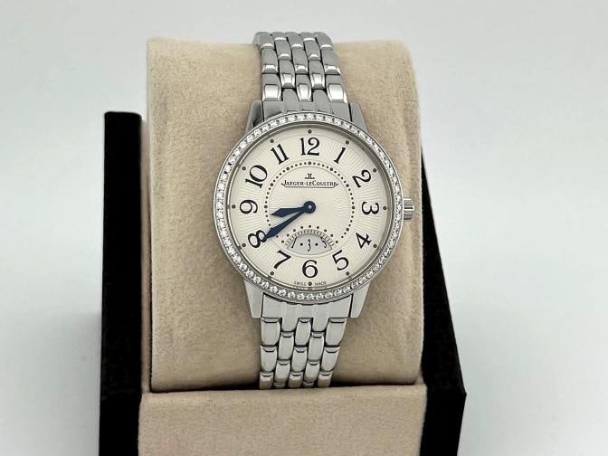 Jaeger LeCoultre Rendez Vous Q3478121 34mm Diamond Bezel White Dial Steel: Condition: Pre-owned - Excellent,Movement: Quartz,Seller Warranty: Yes,Year Manufactured: 2010-2019,Reference Number: Q3478121,Band/Strap: Bracelet,Brand: Jaeger-LeCoultre,Case Color: Silver,Type: Wri