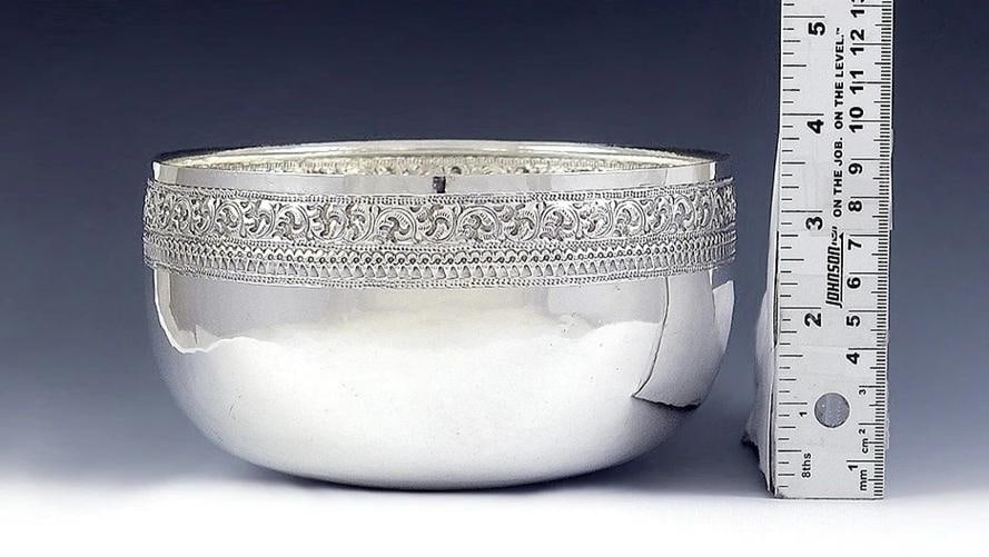 Beautiful Antique Southeast Asian Silver Hand Hammered Hand Chased Bowl - 4