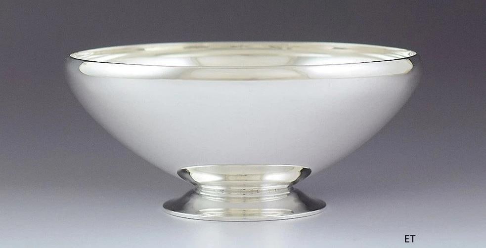 Lovely Tiffany Co Sterling Silver Small Bowl 1907-1947 No Monos: Brand: Tiffany & Co.,Age: 1900-1940,Composition: Sterling Silver,Maker: Tiffany & Co.,Year Made: 1907-1947,Country of Origin: United States Presented is a lovely Tiffany & Co sterling silver bowl.