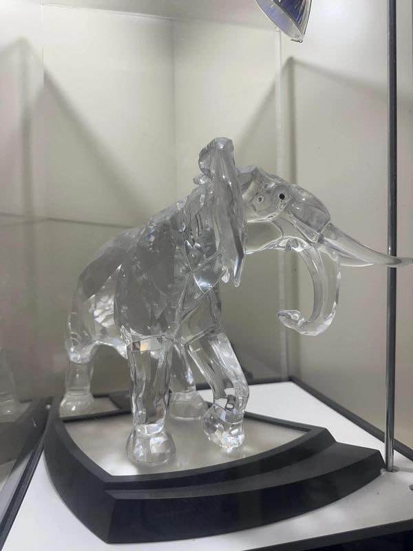 Swarovski SCS Elephant Sculpture, Figurine, in Crystal Ref. 854407 - 2