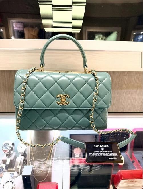 Chanel Large Trendy CC Top Handle Bag Dark Sage Green Lambskin (2019): Condition: Pre-owned - Excellent,Pattern: Argyle/Diamond,Shape: Rectangle,Closure: Turn Lock,Size: Large,Handle Style: Top Handle,Lining Material: Lambskin,Hardware Color: Gold,Exterior Material: