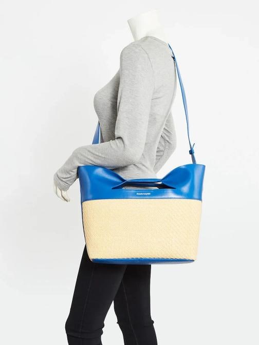 Alexander McQueen Natural/Electric Blue Leather and Straw Small Bow Tote Bag - 2