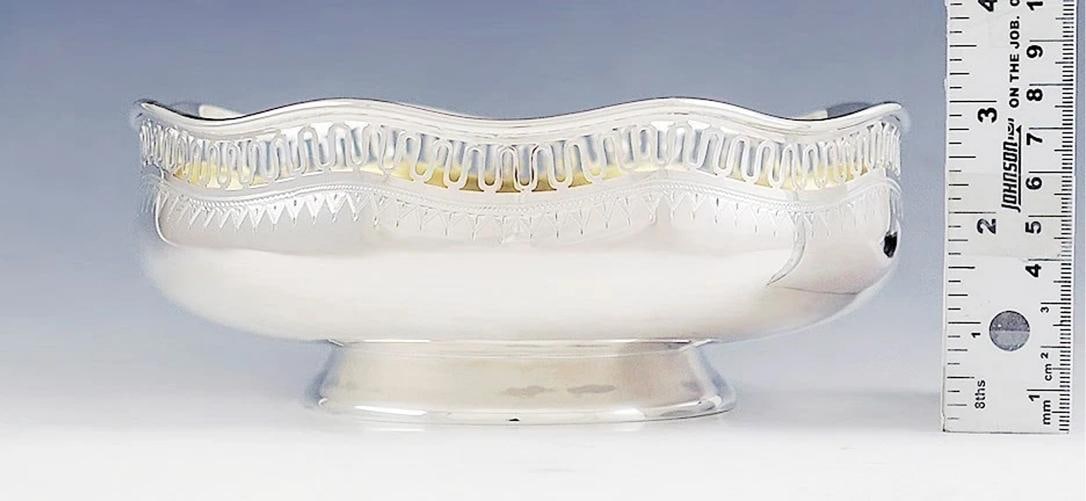 Beautiful 1887 Gorham Sterling Silver Pedestal/Centerpiece Bowl - 4