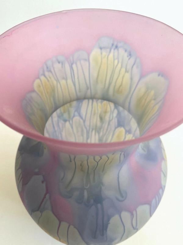 VTG 1980'S JERUSALEM ART GLASS HAND PAINTED FROSTED DRIP GLAZE LRG FLOWER VASE - 8