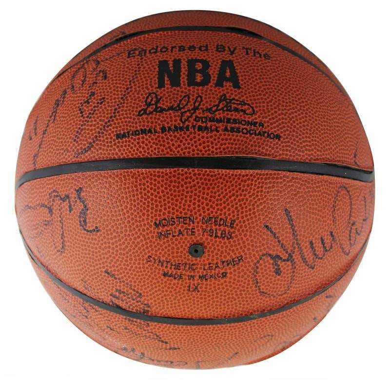 1992-93 Bulls (10) Jordan, Pippen +8 Signed Spalding I/O Basketball BAS #AE64472 - 6