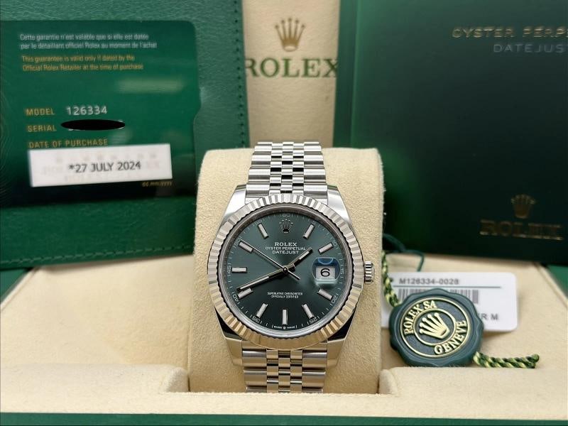 2024 Rolex Datejust 41 126334 Mint Green Dial 18K Gold Bezel Steel Box Papers: Condition: Pre-owned - Excellent,Bezel Color: Silver,Indices: Baton Indexes,Year Manufactured: 2024,Band/Strap: Rolex Jubilee,Case Color: Silver,Department: Men,Bezel Type: Fluted,Manufacturer
