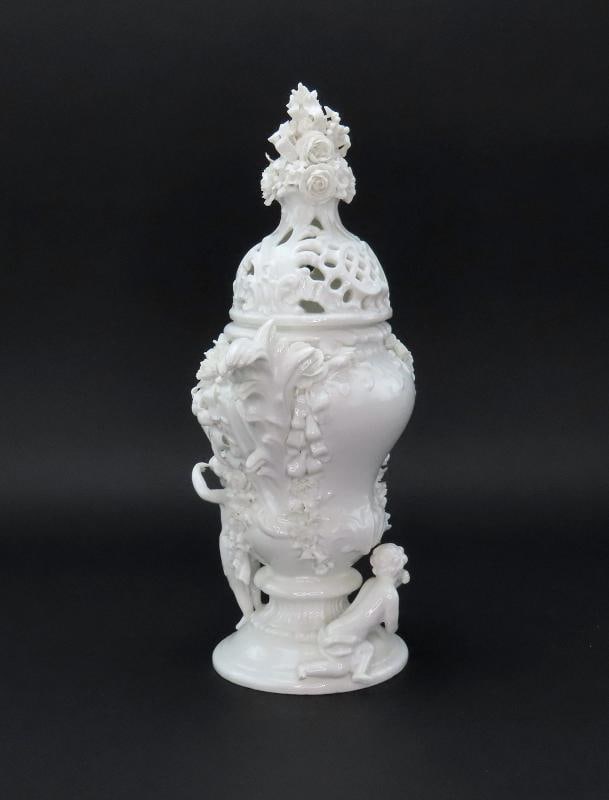 Impressive 18th C. Meissen Potpourri Urn Pierced Lidded Jar Flowers Putti Design - 2