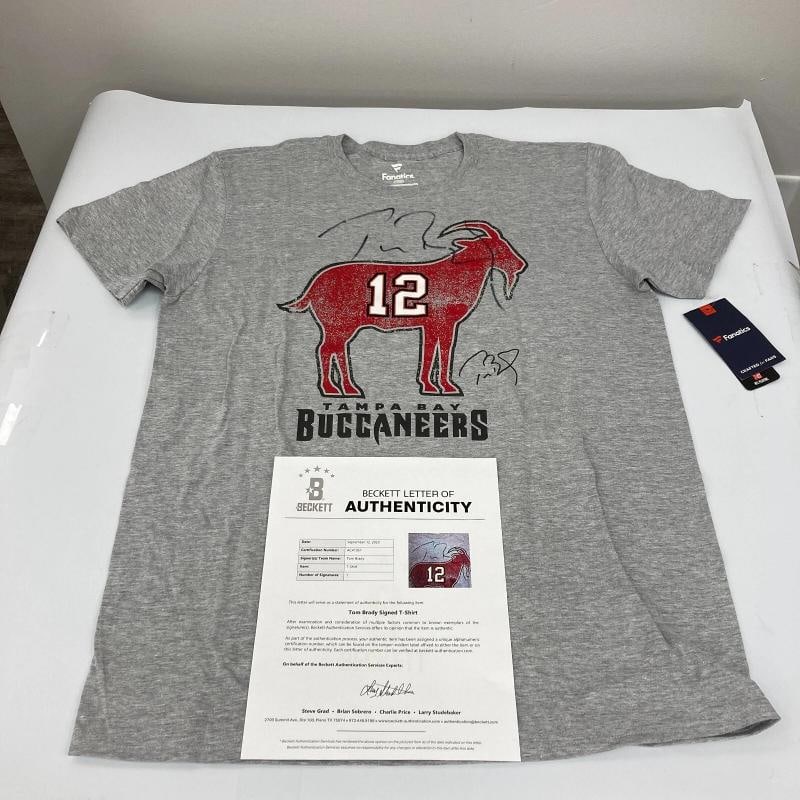 Tom Brady Signed Authentic Tampa Bay Buccaneers Fanatics T-Shirt Beckett COA: Sport: Football,Player: Tom Brady,Signed: Yes,Original/Reprint: Original,Autograph Authentication: Beckett Authentication Services (BAS),Product: Jersey,Team: Tampa Bay Buccaneers,Country of Origin: