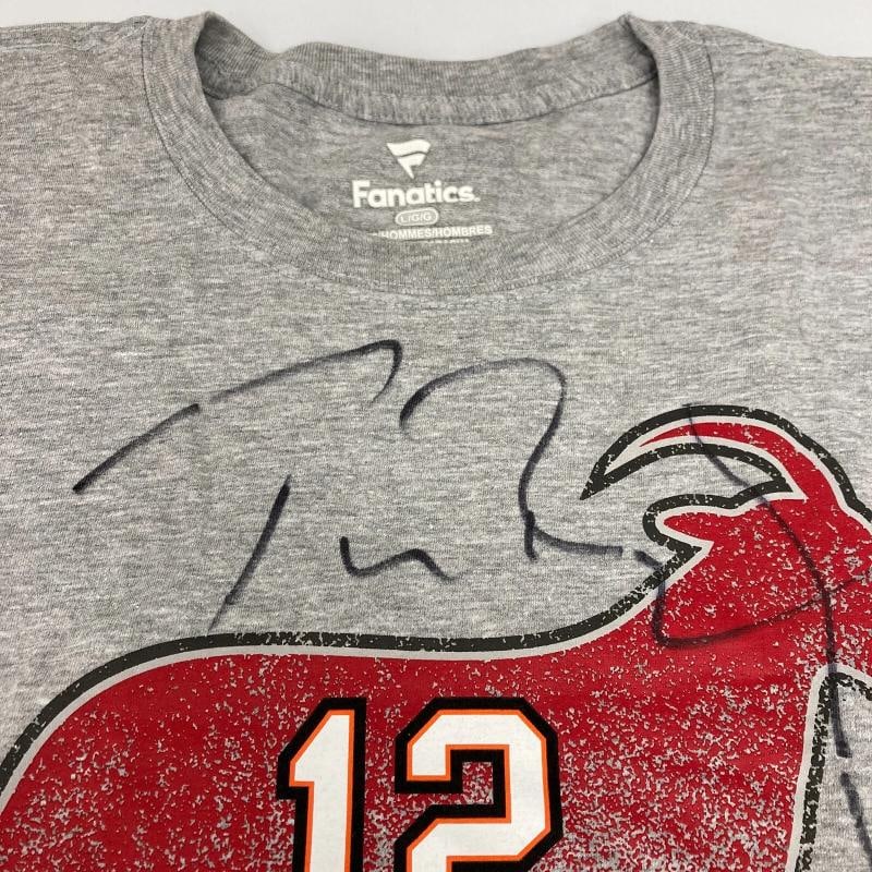 Tom Brady Signed Authentic Tampa Bay Buccaneers Fanatics T-Shirt Beckett COA - 3