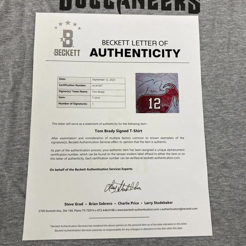 Tom Brady Signed Authentic Tampa Bay Buccaneers Fanatics T-Shirt Beckett COA - 4