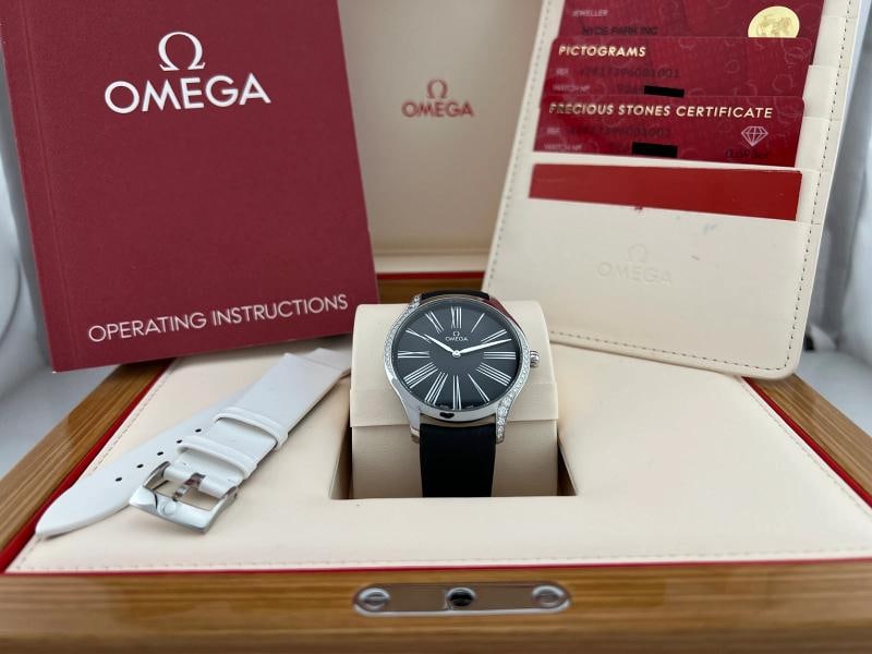 Omega De Ville Tresor 428.17.39.60.01.001 39mm Diamonds Steel Box Papers: Condition: Pre-owned - Excellent,Country of Origin: Switzerland,Bezel Color: Silver,Indices: Roman Numerals,Band/Strap: Two-Piece Strap,Case Color: Silver,Department: Women,Caseback: Solid,Bezel Type:
