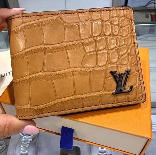 Louis Vuitton Multiple Wallet Genuine Niloticus Alligator Leather: Condition: New with tags: This item is brand new and has never been used. It still has the original tags and/or ... Read moreabout the conditionNew with tags: This item is brand new and has never