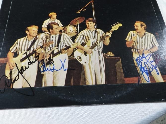 Carl Wilson, Mike Love & Al Jardine Signed THE BEACH BOYS Album Cover (Beckett LOA)) - 2