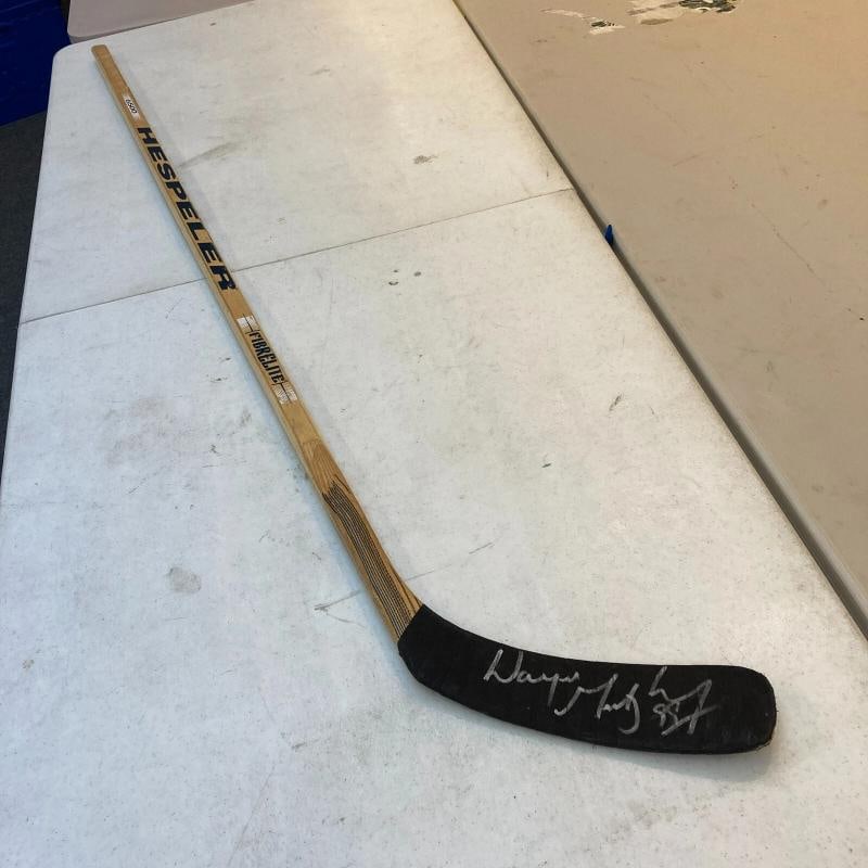 Wayne Gretzky Signed Game Issued Hespeler Hockey Stick With JSA COA - 2