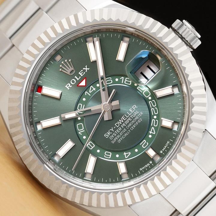 2026 FEB FULL SET ROLEX MINT GREEN SKY-DWELLER 336934 18K GOLD BEZEL STEEL WATCH: Style Number: U13324 Year: 2020 Model: Breitling Navitimer 41 Chronograph Case Material: Stainless Steel Band: Black Leather Bezel: 18k Rose Gold Dial: Black Crystal: Sapphire Crystal Case Size: 41mm 