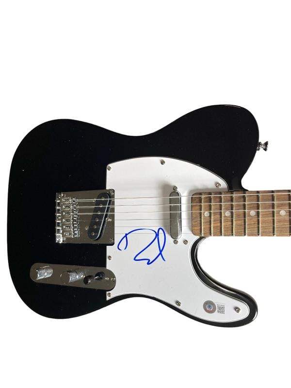 DAVE GROHL SIGNED AUTOGRAPH FENDER TELECASTER GUITAR BAS BECKETT FOO FIGHTERS: Industry: Music,Signed: Yes,Autograph Authentication: Beckett,Original/Reproduction: Original,Country of Origin: United States