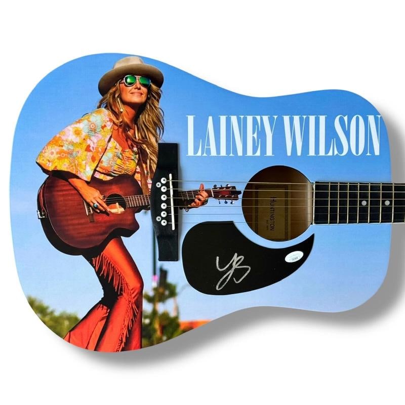 Lainey Wilson Signed Guitar Custom Graphics JSA COA Heart Like A Truck: Industry: Music,Signed: Yes,Autograph Authentication: James Spence (JSA),Original/Reproduction: Original,Country of Origin: United States Signer: Lainey Wilson Item Type: Full Size Huntington
