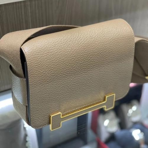 Hermes Geta Chevre Mysore Etoupe Crossbody Bag with Gold Hardware B Stamp (2023) - 10