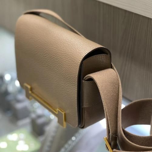 Hermes Geta Chevre Mysore Etoupe Crossbody Bag with Gold Hardware B Stamp (2023) - 11