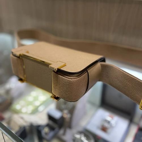 Hermes Geta Chevre Mysore Etoupe Crossbody Bag with Gold Hardware B Stamp (2023) - 9