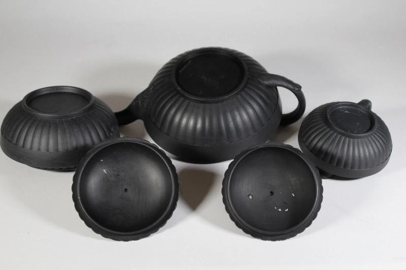 19TH CENTURY WEDGWOOD BLACK BASSALT TEA SET - 2