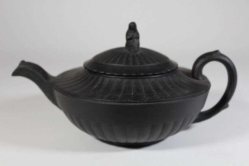 19TH CENTURY WEDGWOOD BLACK BASSALT TEA SET - 3