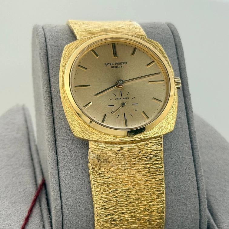 Vintage Patek Philippe Calatrava 3525 32mm Champagne Dial 18k Yellow Gold - 2
