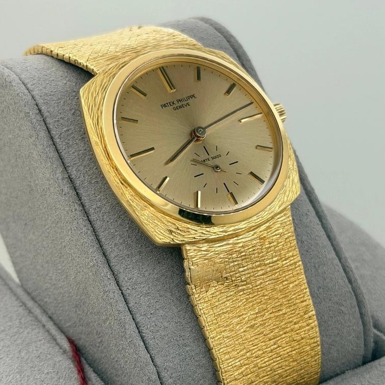 Vintage Patek Philippe Calatrava 3525 32mm Champagne Dial 18k Yellow Gold - 3