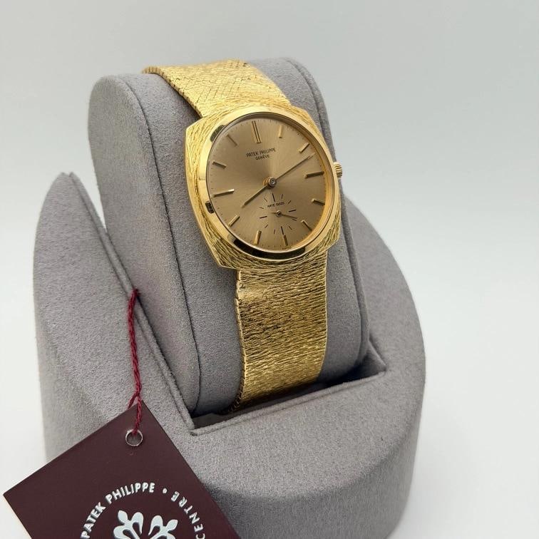 Vintage Patek Philippe Calatrava 3525 32mm Champagne Dial 18k Yellow Gold - 7