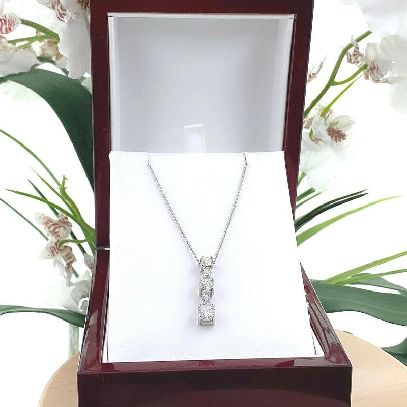 Round Diamond Past Present Future Pendant Necklace 18 kt White Gold - 4