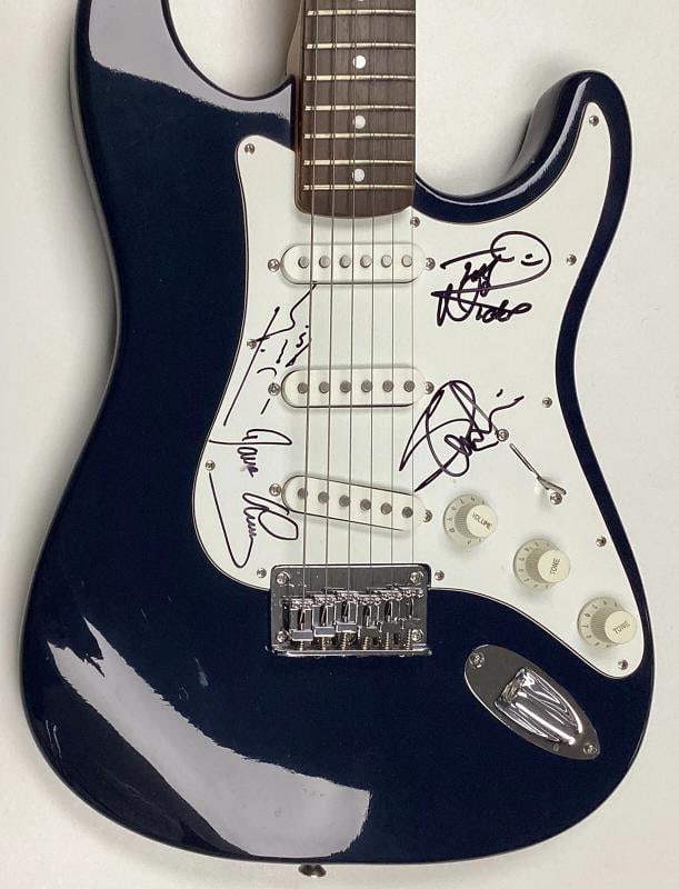 IRON MAIDEN: Bruce Dickinson, Janick Gers, Nicko McBrain, Steve Harris & Dave Murray Signed Guita... - 4