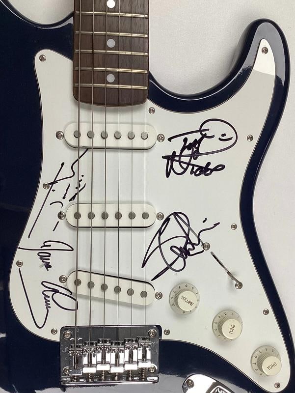 IRON MAIDEN: Bruce Dickinson, Janick Gers, Nicko McBrain, Steve Harris & Dave Murray Signed Guita... - 5
