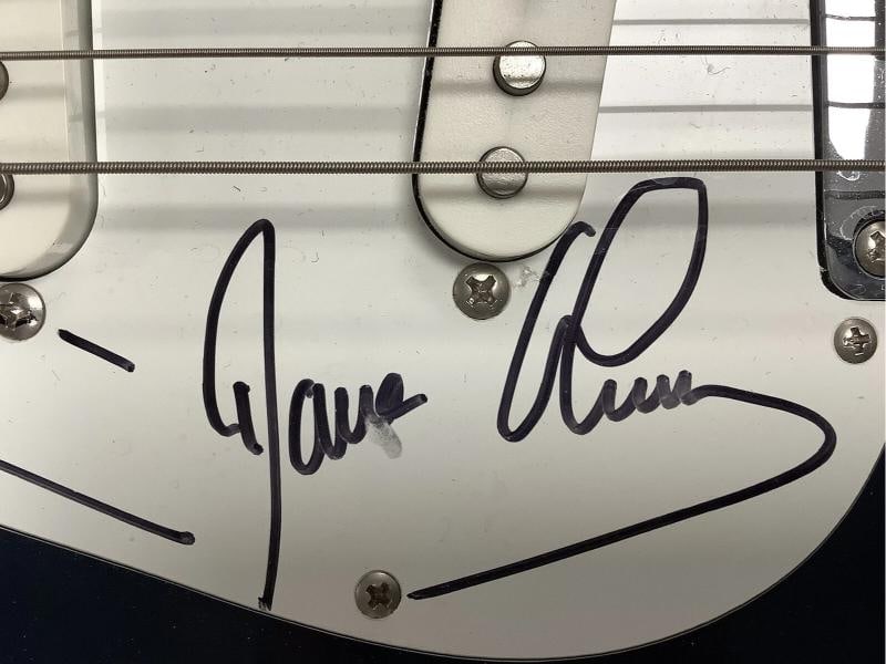 IRON MAIDEN: Bruce Dickinson, Janick Gers, Nicko McBrain, Steve Harris & Dave Murray Signed Guita... - 6