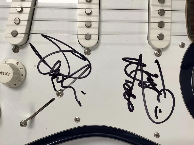 IRON MAIDEN: Bruce Dickinson, Janick Gers, Nicko McBrain, Steve Harris & Dave Murray Signed Guita... - 8
