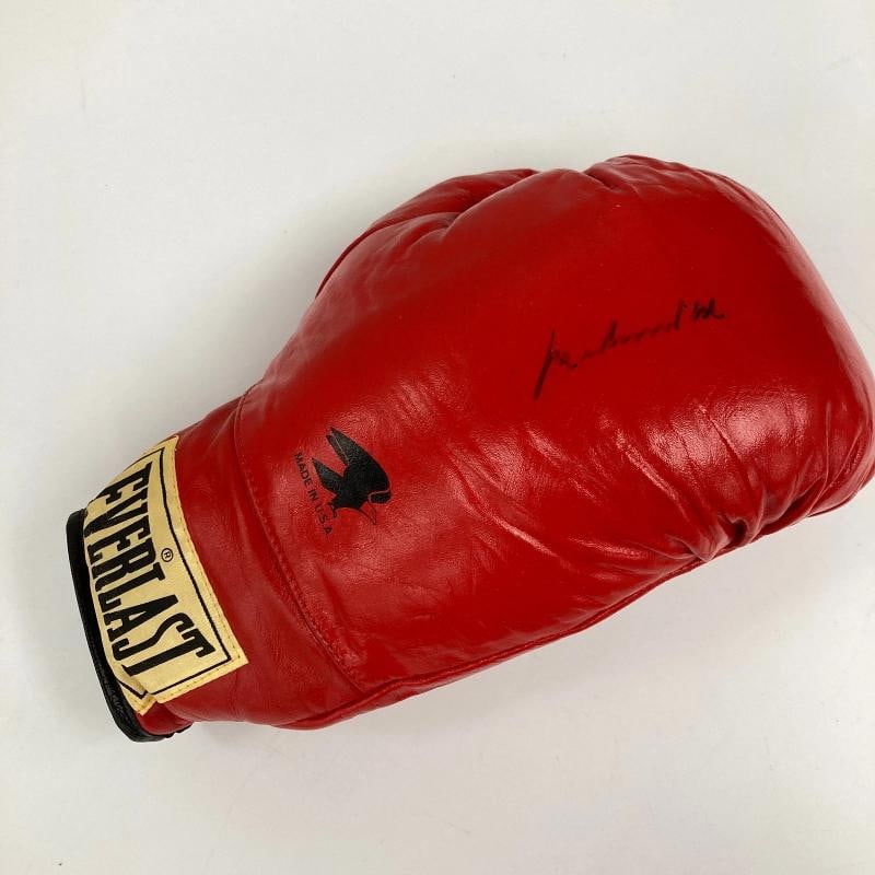 Muhammad Ali Signed Everlast Boxing Glove JSA COA - 2
