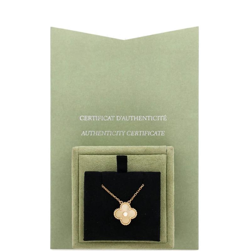 Van Cleef & Arpels Vintage Alhambra Pendant Necklace 18K Yellow Gold and Gold - 2