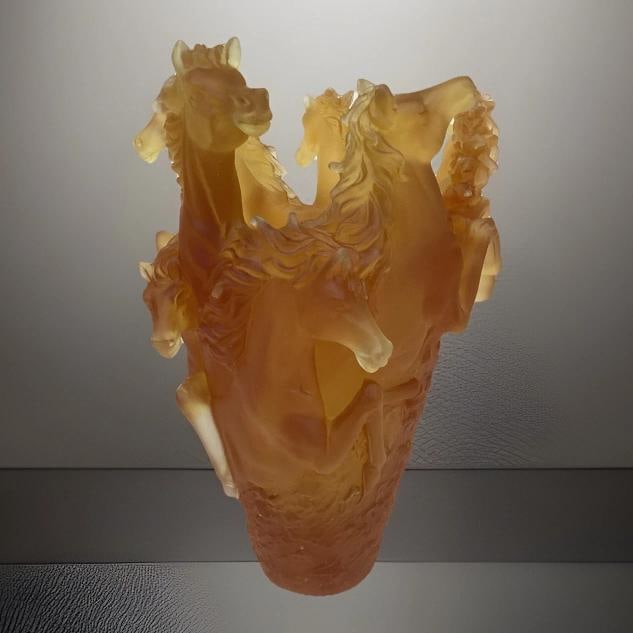Xl crystal Horse Amber Vase H9Ã¢â‚¬Â? Heavy Art Glass Maker Unknown l: Condition: Used: An item that has been used previously. The item may have some signs of cosmetic wear, but is ... Read moreabout the conditionUsed: An item that has been used previously. The item may