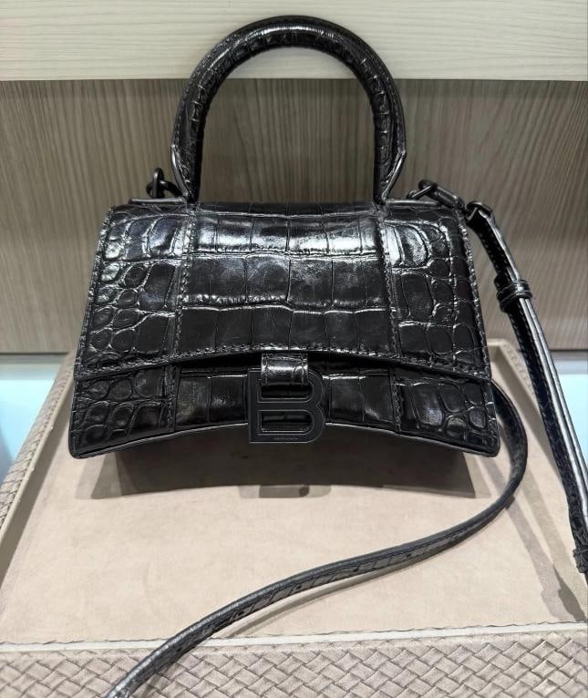 Balenciaga Shiny Calfskin Monochrome Crocodile Embossed Hourglass XS: Condition: Pre-owned - Good,Closure: Magnetic,Handle/Strap Color: Black,Size: extra small,Lining Material: Leather,Hardware Color: Black,Exterior Material: Leather,Vintage: No,Brand:
