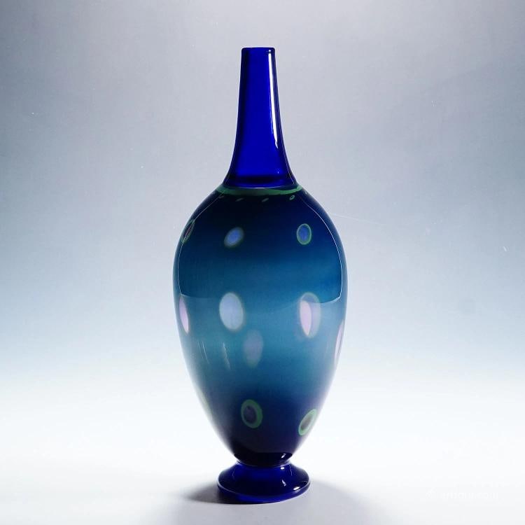 Large Art Glass Vase by Wilke Adolfsson: Condition: Used,Brand: ArtGlass,Type: Vase,Country of Origin: Germany A large art glass vase designed and manufactured by Swedish glass artist Wilke Adolfsson in 1991. Blue glass with green overlay,