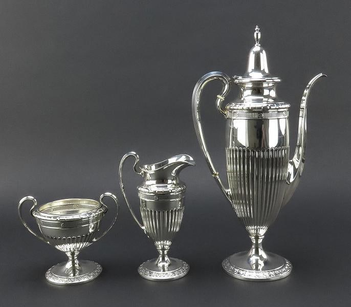 Elegant c1920 La Pierre Sterling Silver 3pc Tea or Coffee Set: Brand: La Pierre,Age: 1900-1940,Composition: Sterling Silver (.925),Maker: La Pierre,Country of Origin: United States Presented is a wonderful antique American sterling silver three piece tea or