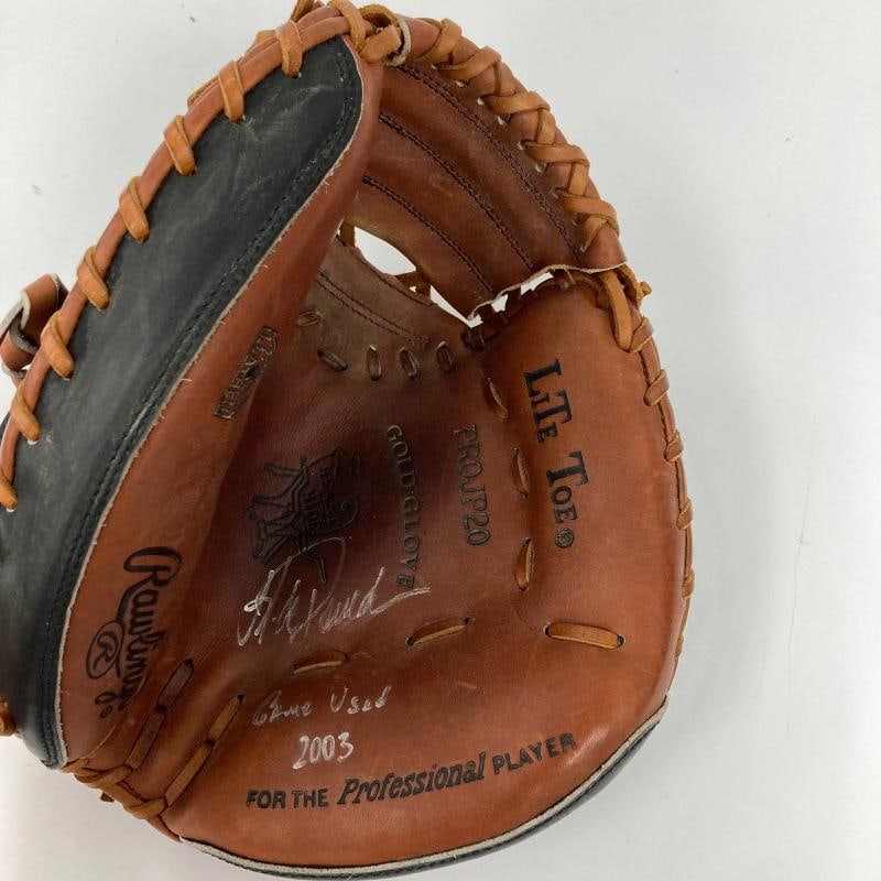 Jorge Posada Signed 2003 Game Used Baseball Glove Mitt PSA DNA & JSA COA: Sport: Baseball,Player: Jorge Posada,Signed: Yes,Original/Reprint: Original,Autograph Authentication: James Spence Authentication (JSA),Product: Ball,Team: New York Yankees,Country of Origin: United S