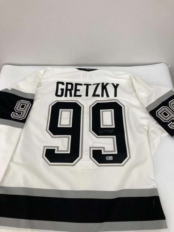 Wayne Gretzky Los Angeles Kings Signed Autographed Jersey Beckett Certified: Sport: Hockey,Player: Wayne Gretzky,Signed: Yes,Original/Reprint: Original,Autograph Authentication: Beckett Authentication Services (BAS),Product: Jersey,Team: Los Angeles Kings,Country of Origin: