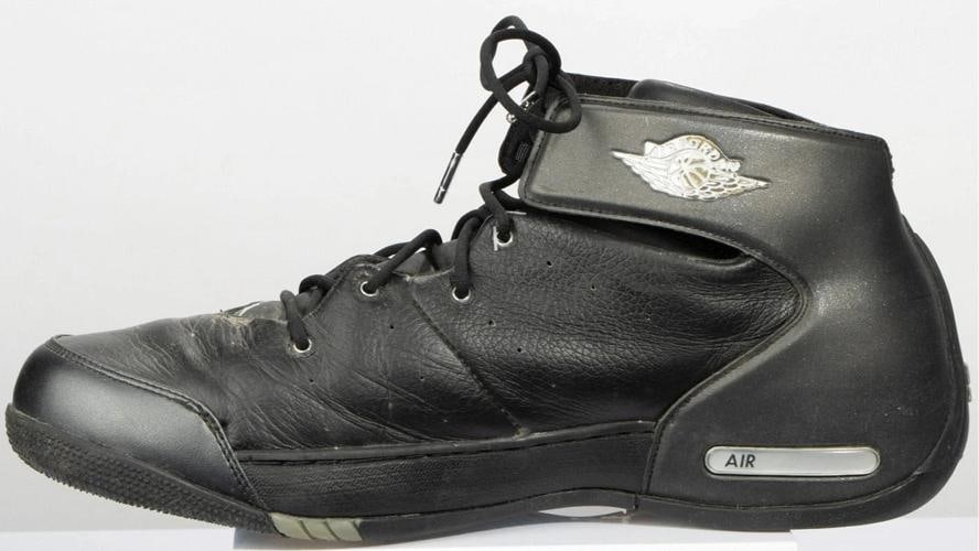 Carmelo Anthony 2004 Rookie-Era Signed Game Used Jordan Sneakers JSA & MEARS - 4