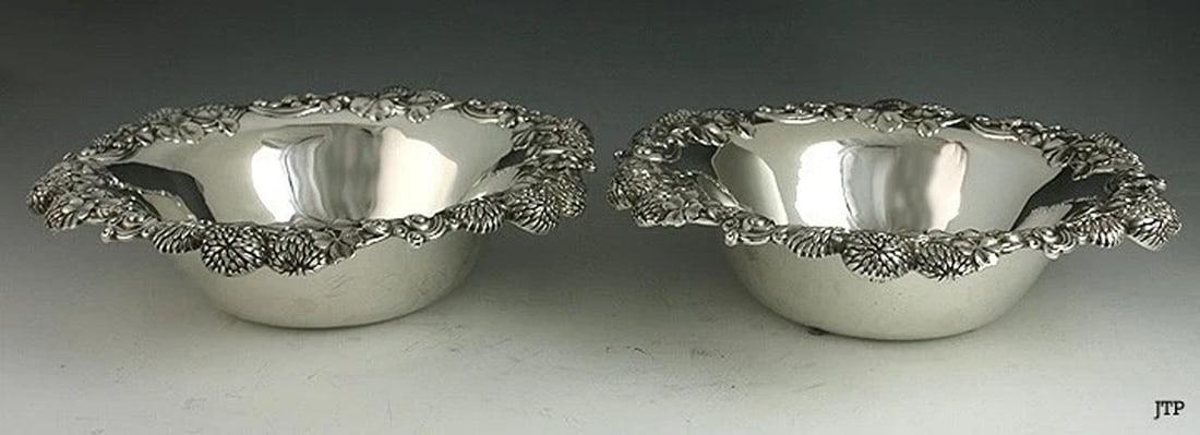 Gorgeous Antique Sterling Silver Tiffany Clover Bowls: Brand: Tiffany & Co.,Age: 1898-1901,Maker: Tiffany & Co.,Year Made: 1898-1901,Country of Origin: United States Gorgeous Antique Sterling Silver Tiffany Clover Bowls Presented are a pair of wonderful q