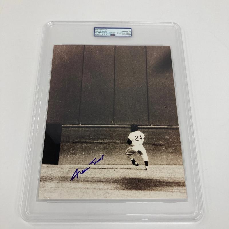 Willie Mays "The Catch" 1954 World Series Signed 8x10 Photo PSA 10 GEM MINT: Sport: Baseball,Player: Willie Mays,Signed: Yes,Original/Reprint: Original,Autograph Authentication: Professional Sports Authenticator (PSA),Product: Magazine,Team: San Francisco Giants,Country of Ori