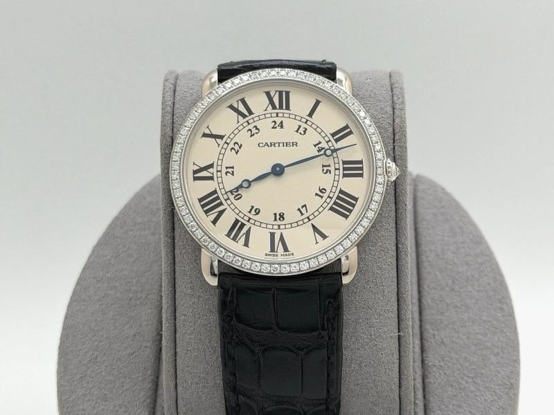 Cartier Ronde Louis WR000551 2890 36mm Factory Diamond Bezel 18k White Gold: Condition: Pre-owned - Excellent,Bezel Color: Silver,Indices: Roman Numerals,Band/Strap: Two-Piece Strap,Case Color: Silver,Caseback: Exhibition,Department: Unisex Adults,Bezel Type: Diamond,Watch