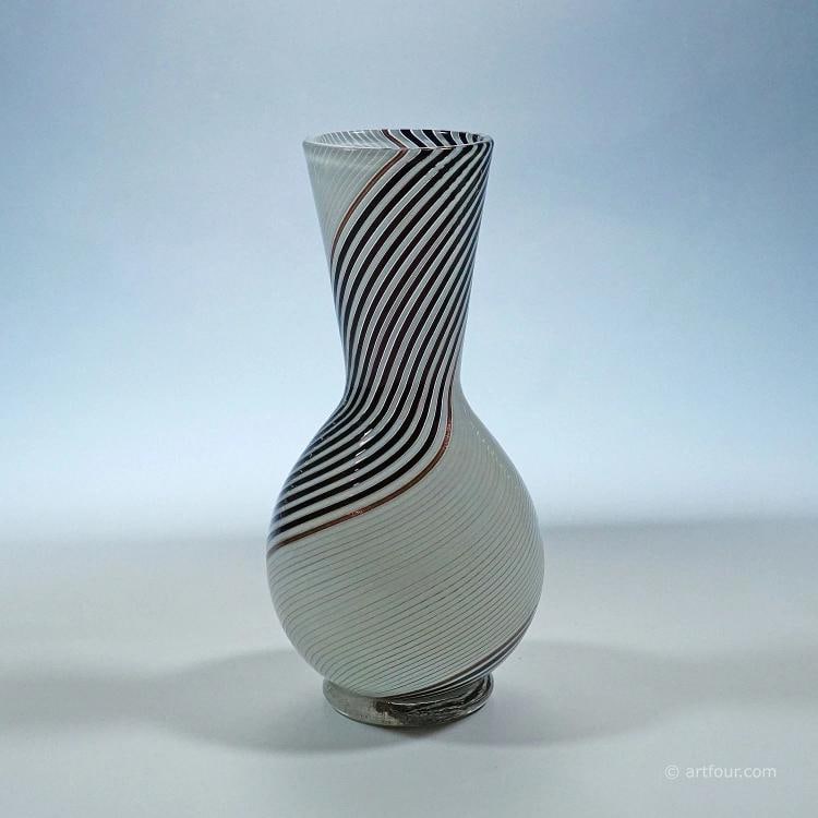 Dino Martens for Aureliano Toso Vase in Filigree Glass ca. 1950s: Condition: Used,Brand: ArtGlass,Type: Vase,Country of Origin: Germany A vintage Murano art glass vase designed by Dino Martens and manufactured by Aureliano Toso in Italy Murano in the 1950s. The vase