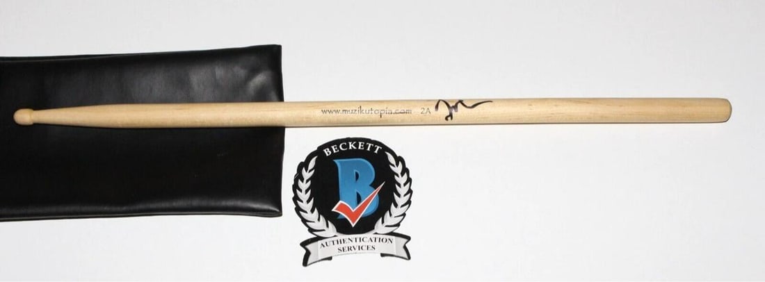 TAYLOR HAWKINS FOO FIGHTERS SIGNED DRUM STICK BECKETT COA DRUMMER IN YOUR HONOR (1 of 3)