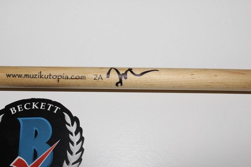 TAYLOR HAWKINS FOO FIGHTERS SIGNED DRUM STICK BECKETT COA DRUMMER IN YOUR HONOR - 3